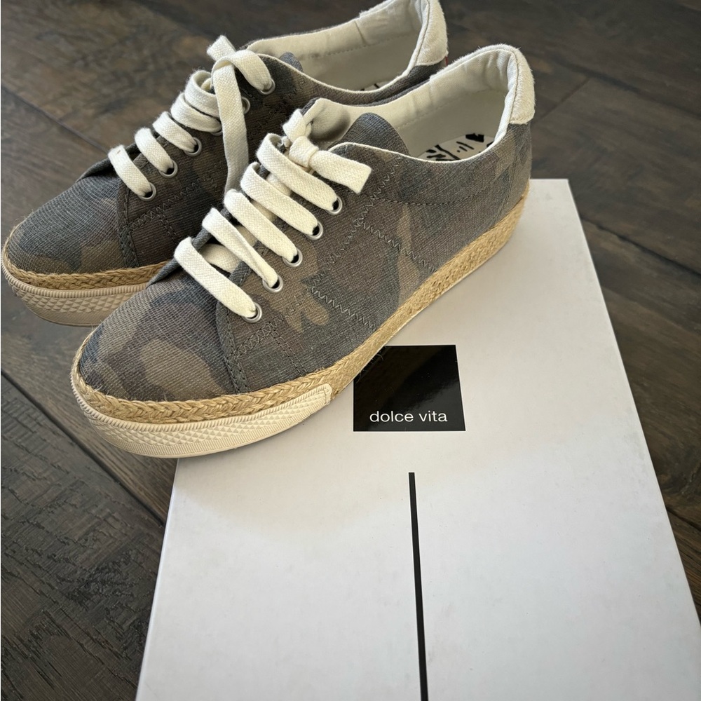 Camp sneakers